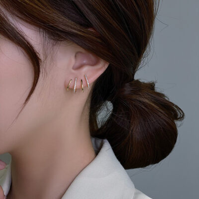 Small Fresh Diamond Line Earrings